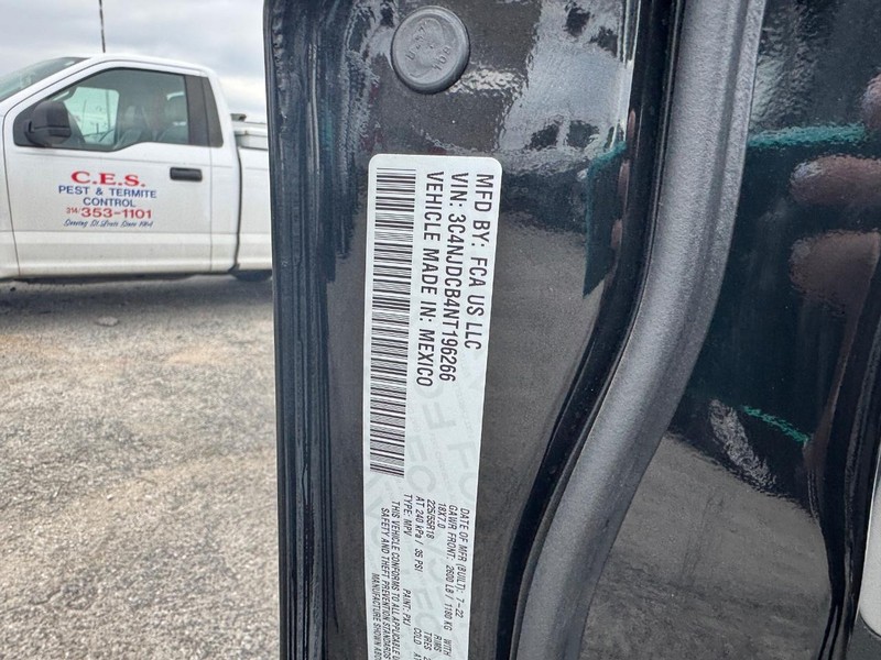 Jeep Compass Vehicle Image 23