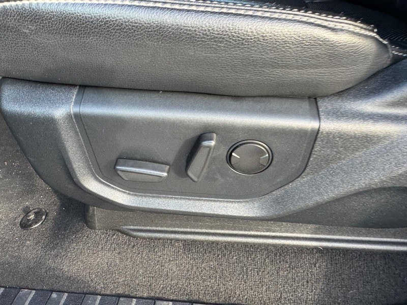 Ford Super Duty F-350 SRW Vehicle Image 16