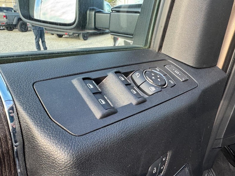 Ford Super Duty F-350 SRW Vehicle Image 17