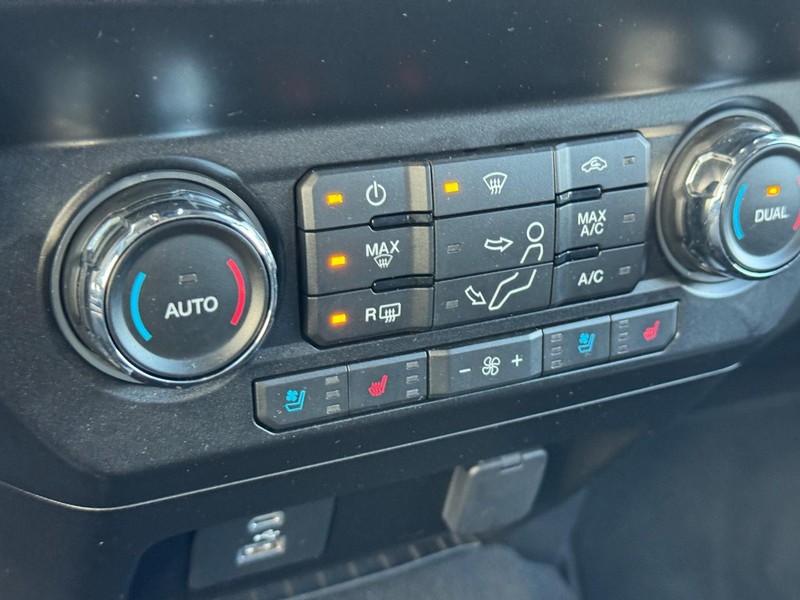 Ford Super Duty F-350 SRW Vehicle Image 23