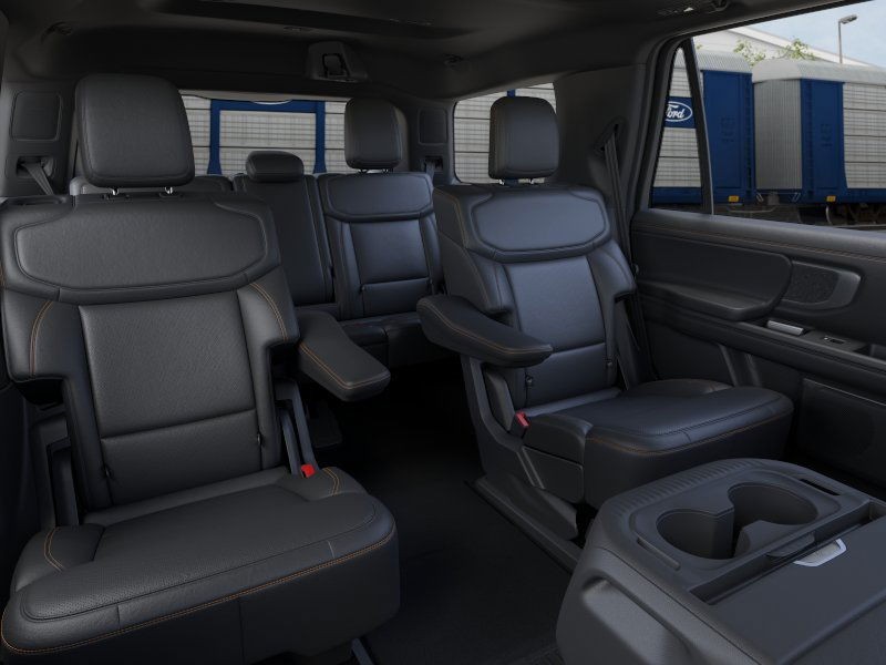 Ford Expedition Vehicle Full-screen Gallery Image 13