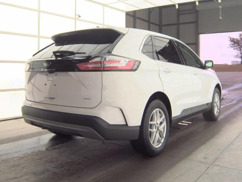 Ford Edge Vehicle Full-screen Gallery Image 02