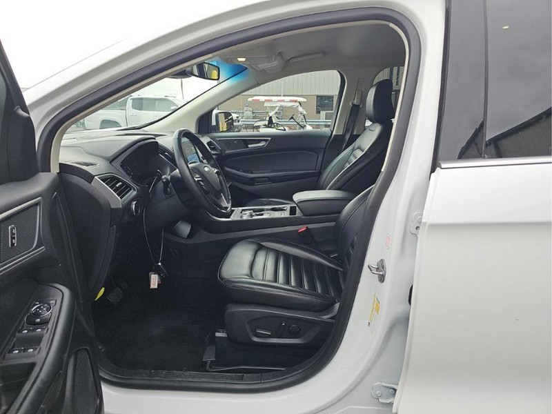 Ford Edge Vehicle Full-screen Gallery Image 04