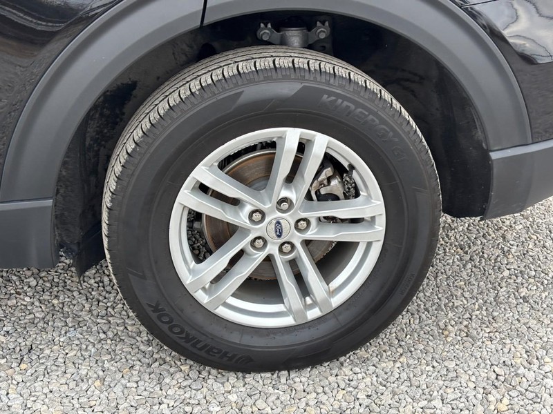 Ford Explorer Vehicle Image 11