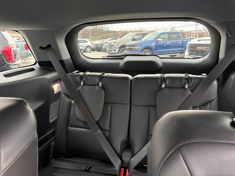 Ford Explorer Vehicle Image 12