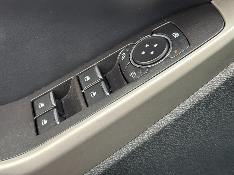 Ford Explorer Vehicle Image 18