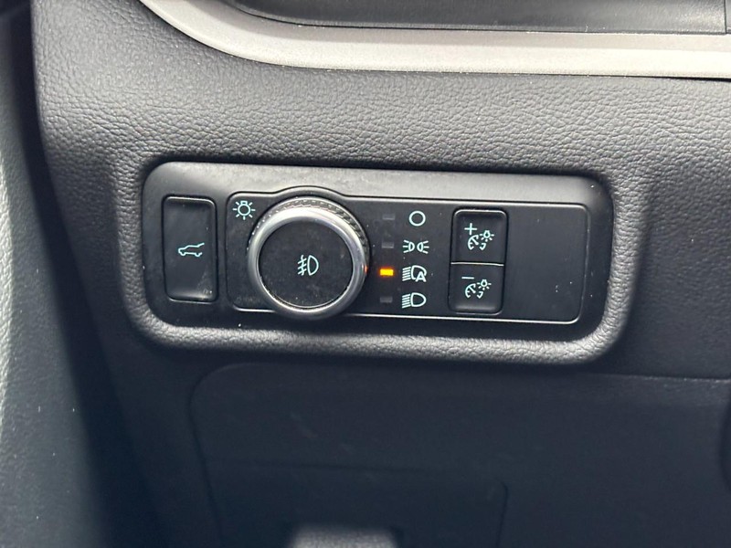 Ford Explorer Vehicle Image 19