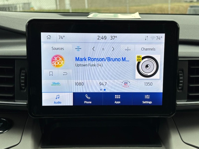 Ford Explorer Vehicle Image 24