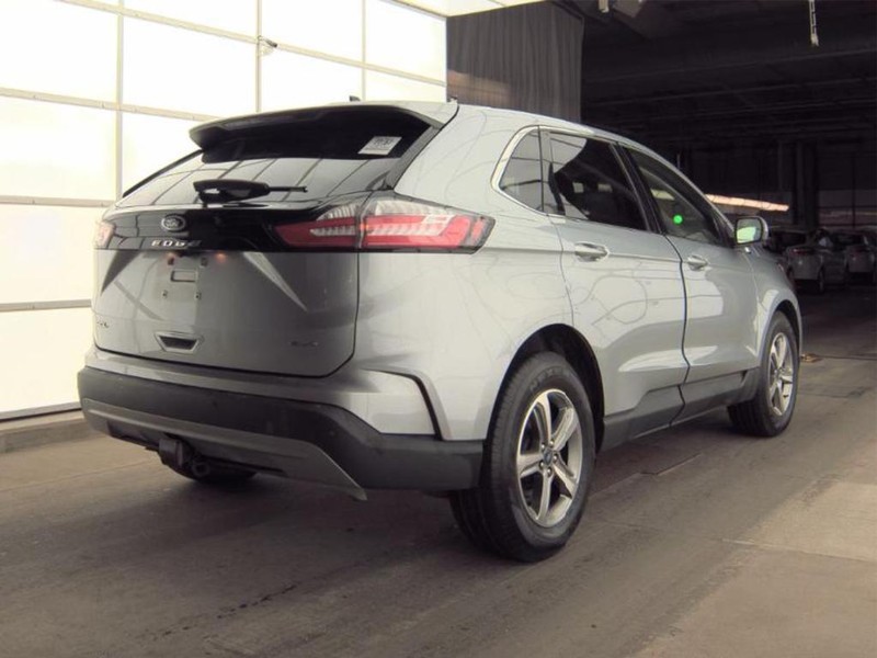 Ford Edge Vehicle Full-screen Gallery Image 02