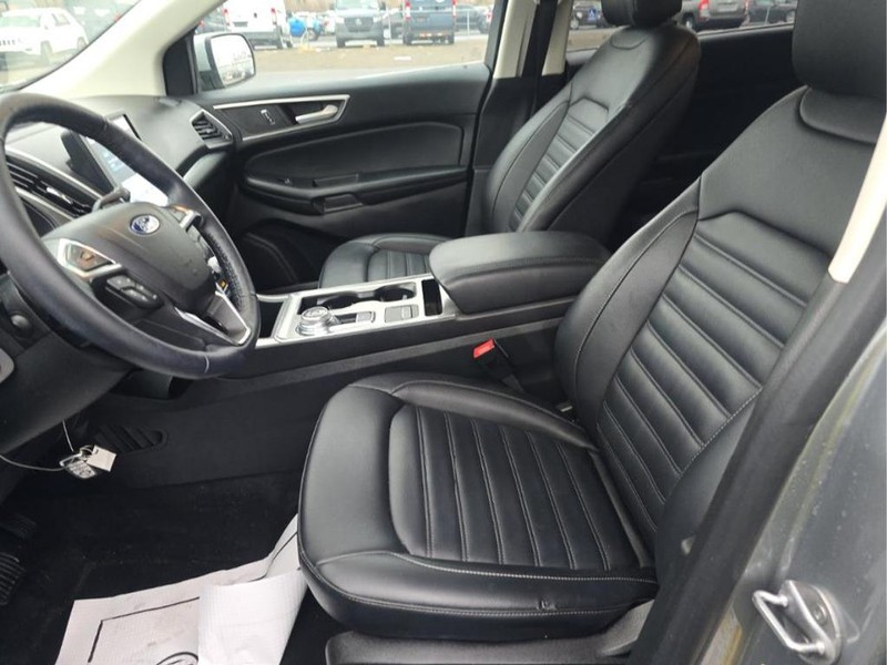 Ford Edge Vehicle Full-screen Gallery Image 04