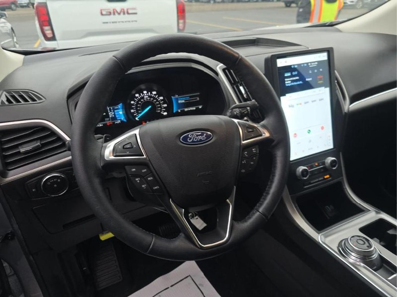 Ford Edge Vehicle Full-screen Gallery Image 05