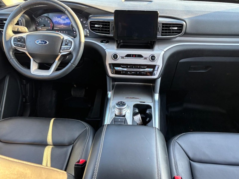 Ford Explorer Vehicle Image 16