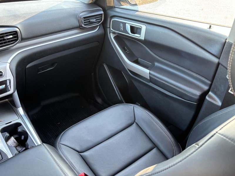 Ford Explorer Vehicle Image 17