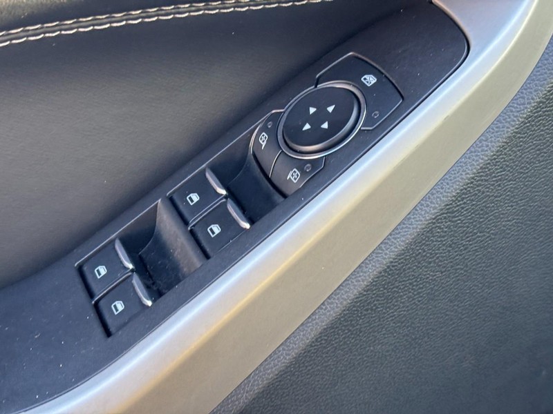 Ford Explorer Vehicle Image 18