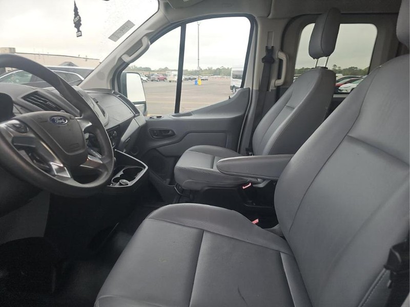 Ford Transit Passenger Wagon Vehicle Full-screen Gallery Image 04