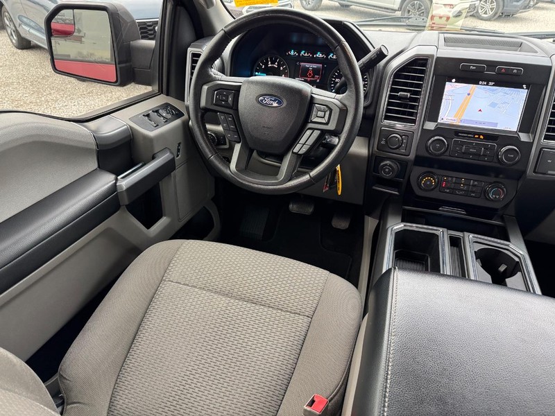 Ford F-150 Vehicle Full-screen Gallery Image 14