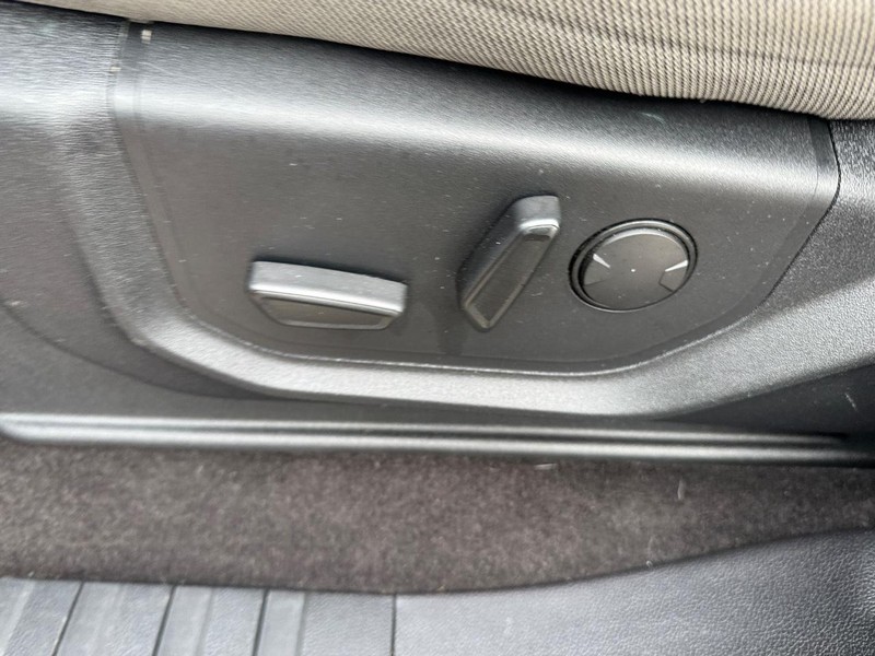 Ford F-150 Vehicle Full-screen Gallery Image 16