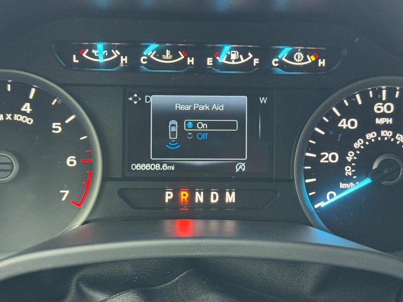 Ford F-150 Vehicle Full-screen Gallery Image 23