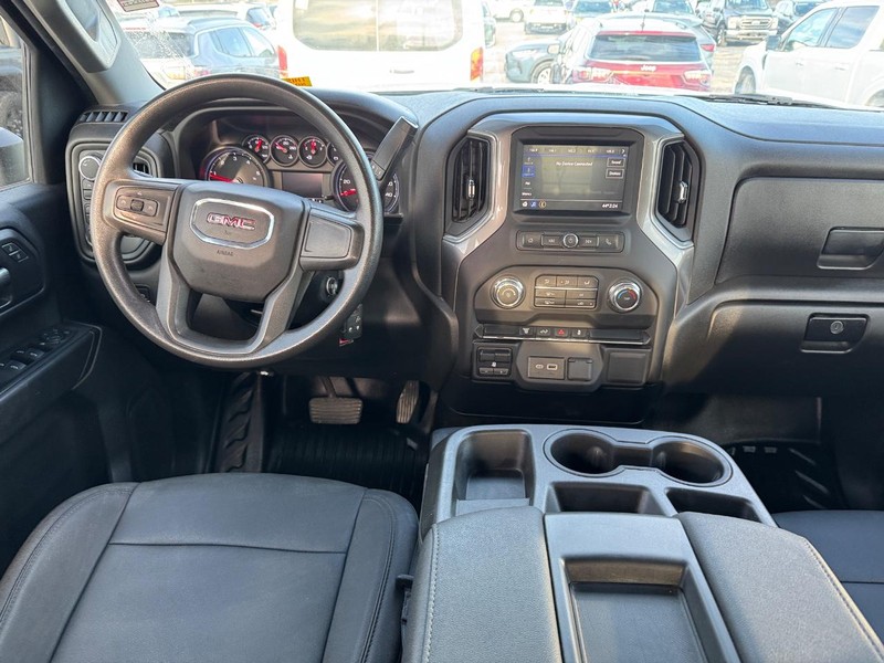 GMC Sierra 3500HD Vehicle Full-screen Gallery Image 14