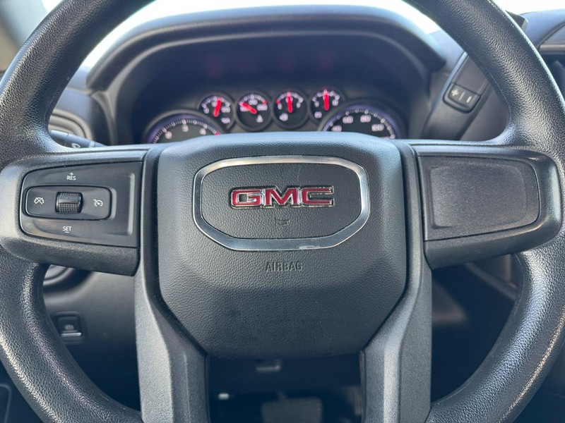 GMC Sierra 3500HD Vehicle Full-screen Gallery Image 17