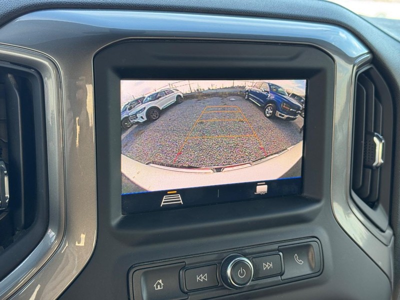 GMC Sierra 3500HD Vehicle Full-screen Gallery Image 21