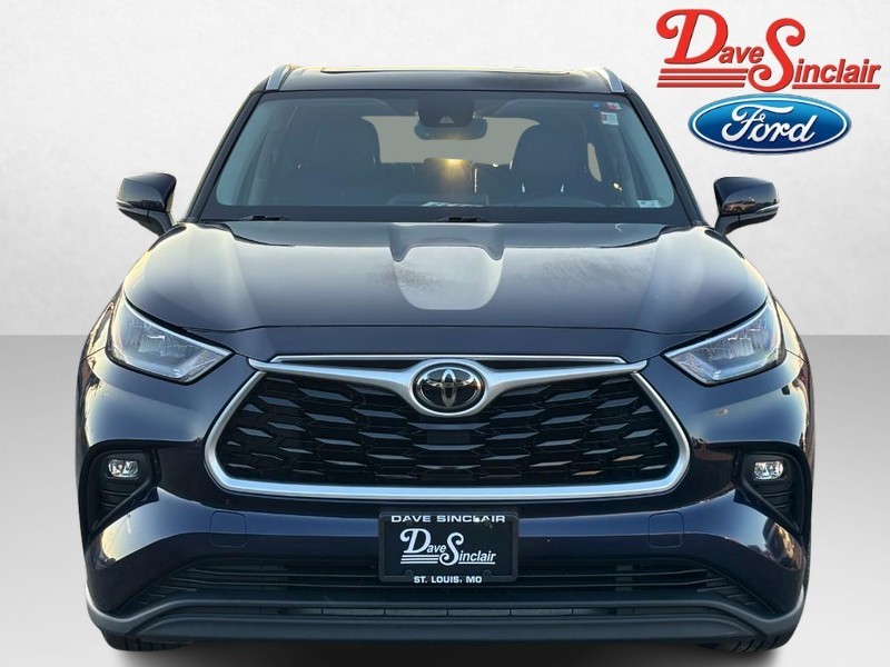 Toyota Highlander Vehicle Full-screen Gallery Image 02