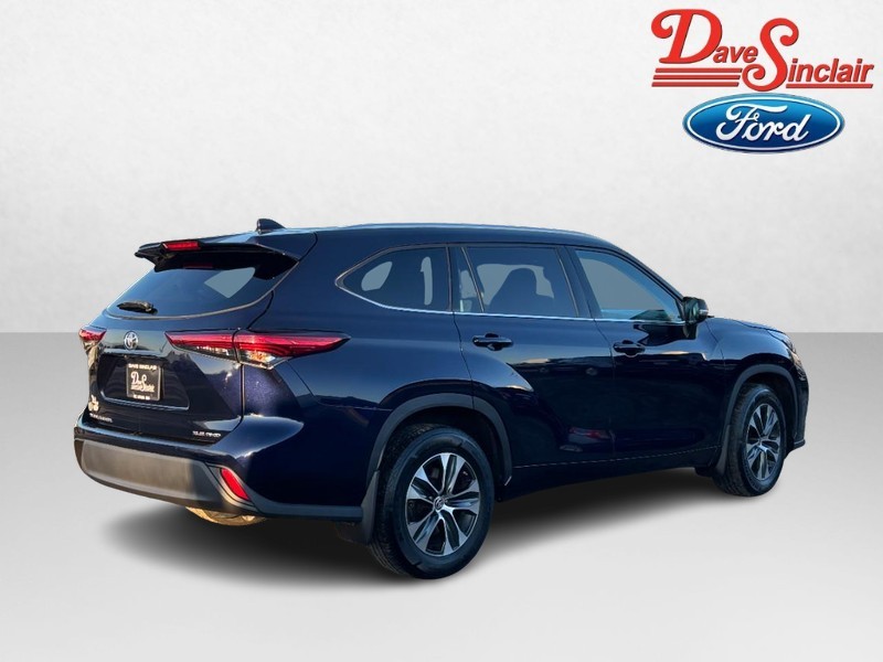 Toyota Highlander Vehicle Full-screen Gallery Image 05