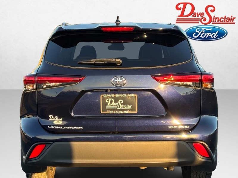 Toyota Highlander Vehicle Full-screen Gallery Image 07