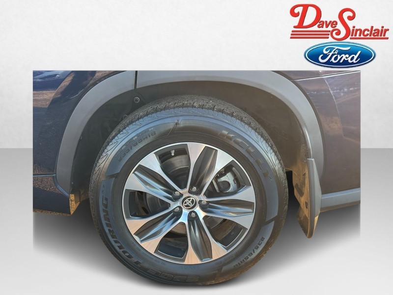 Toyota Highlander Vehicle Full-screen Gallery Image 10