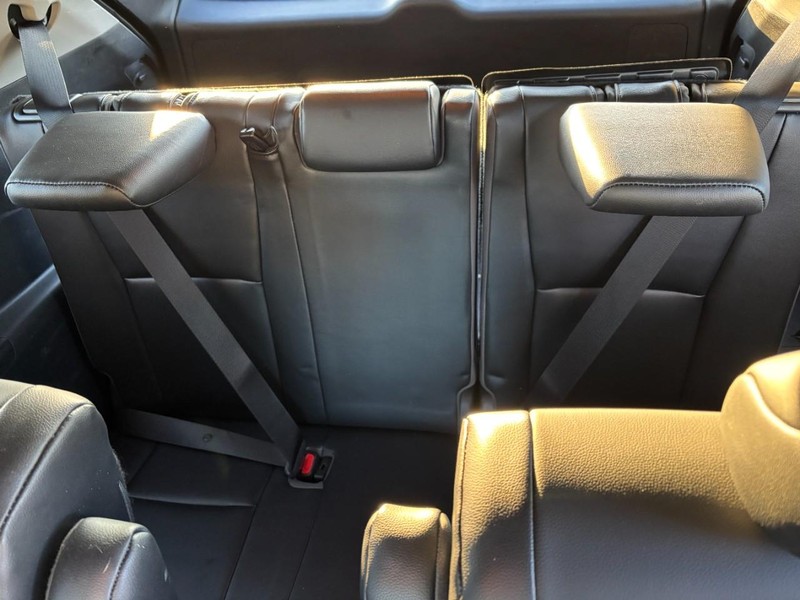 Toyota Highlander Vehicle Full-screen Gallery Image 11