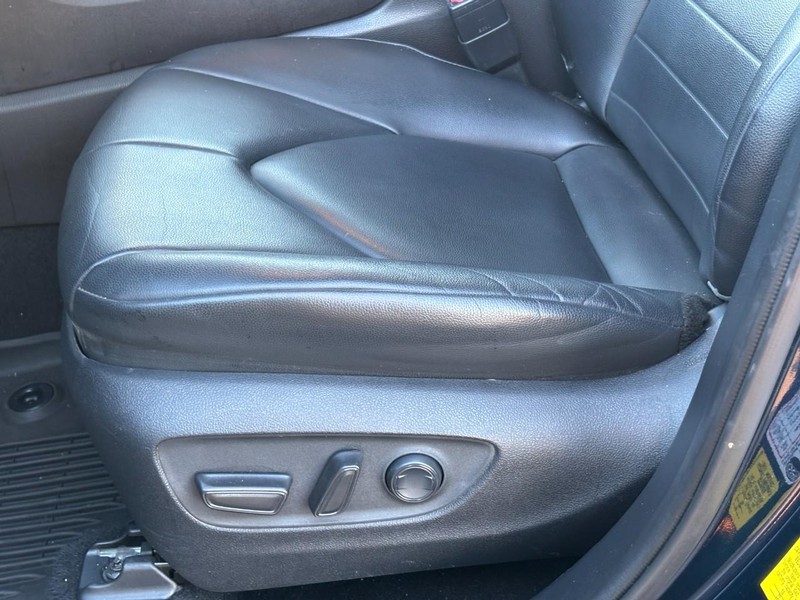 Toyota Highlander Vehicle Full-screen Gallery Image 18