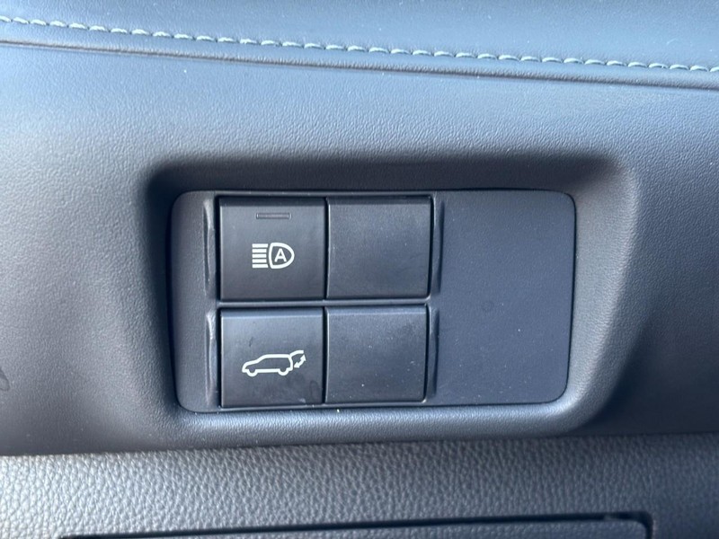 Toyota Highlander Vehicle Full-screen Gallery Image 19