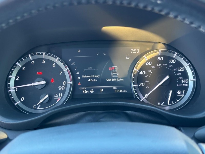 Toyota Highlander Vehicle Full-screen Gallery Image 22