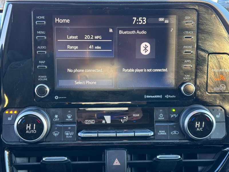 Toyota Highlander Vehicle Full-screen Gallery Image 23