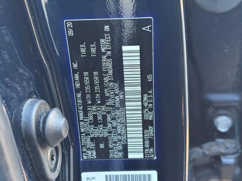 Toyota Highlander Vehicle Full-screen Gallery Image 27