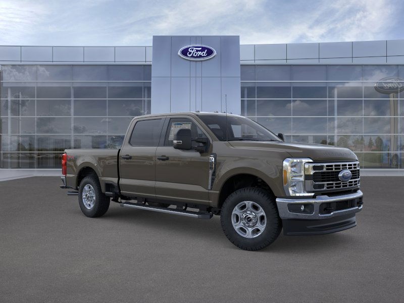 Ford Super Duty F-250 SRW Vehicle Full-screen Gallery Image 09