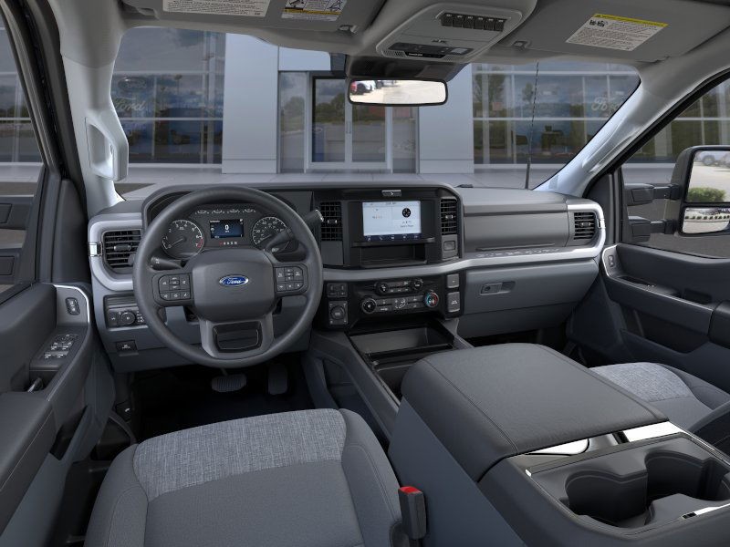 Ford Super Duty F-250 SRW Vehicle Full-screen Gallery Image 11