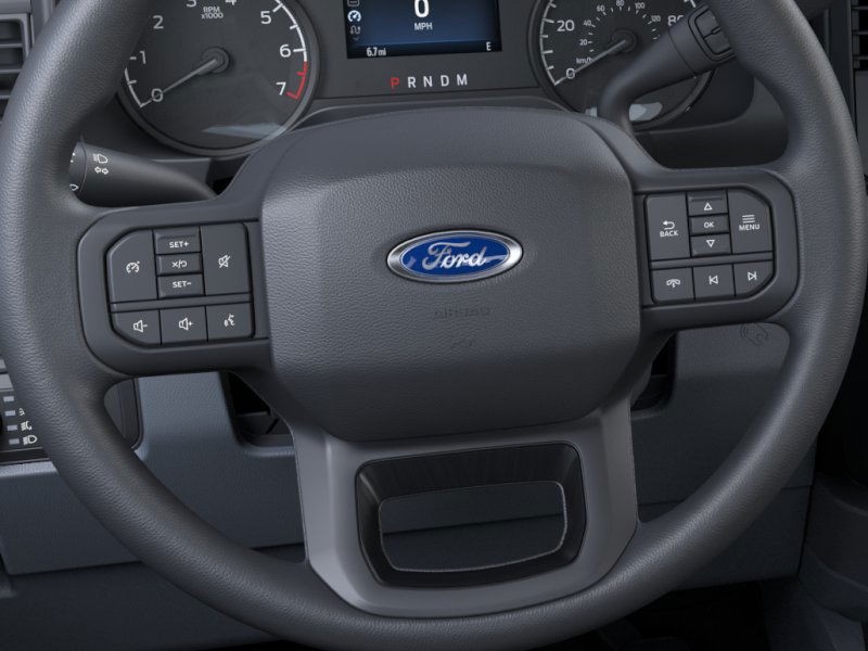 Ford Super Duty F-250 SRW Vehicle Full-screen Gallery Image 14