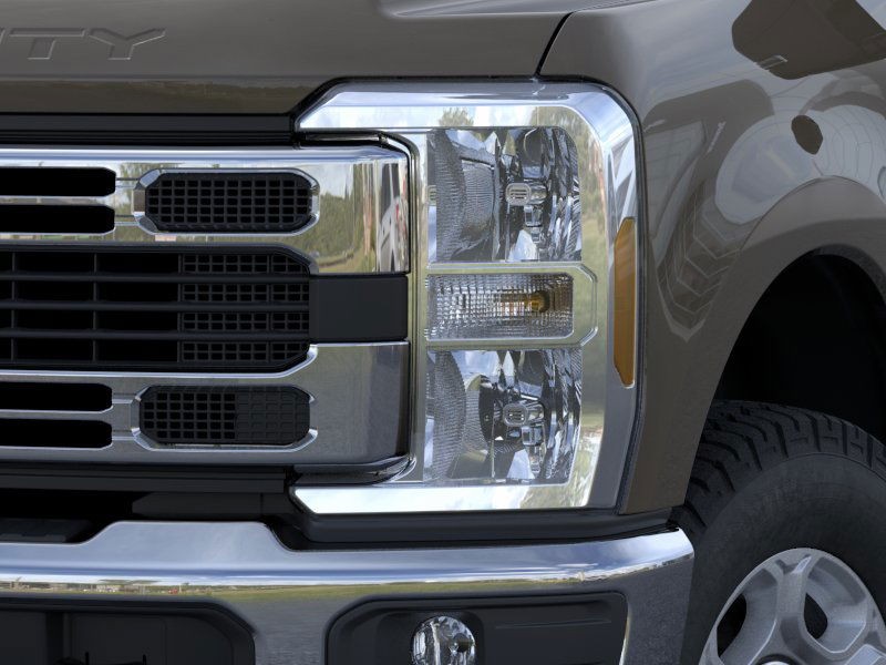 Ford Super Duty F-250 SRW Vehicle Full-screen Gallery Image 20