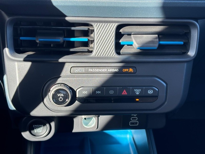 Ford Maverick Vehicle Full-screen Gallery Image 25