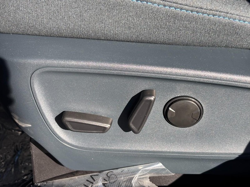 Ford Maverick Vehicle Full-screen Gallery Image 26