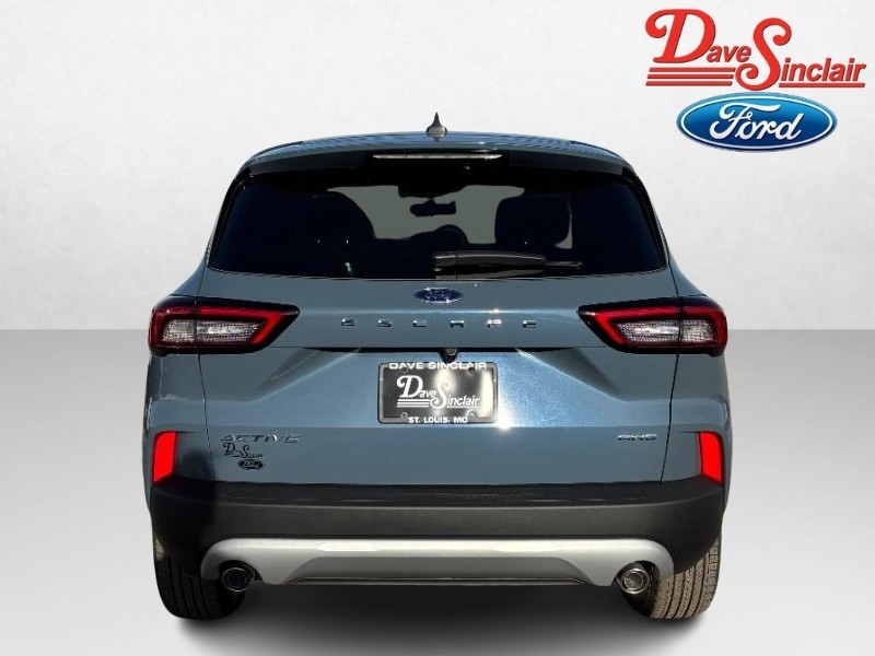 Ford Escape Vehicle Full-screen Gallery Image 08