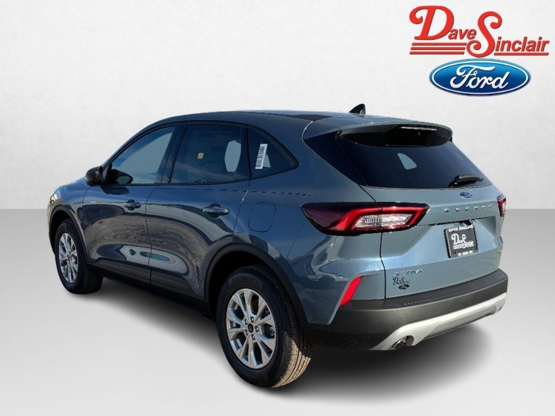 Ford Escape Vehicle Full-screen Gallery Image 09