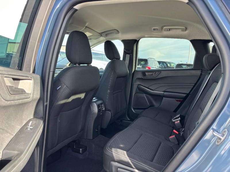 Ford Escape Vehicle Full-screen Gallery Image 12