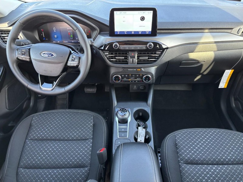 Ford Escape Vehicle Full-screen Gallery Image 13