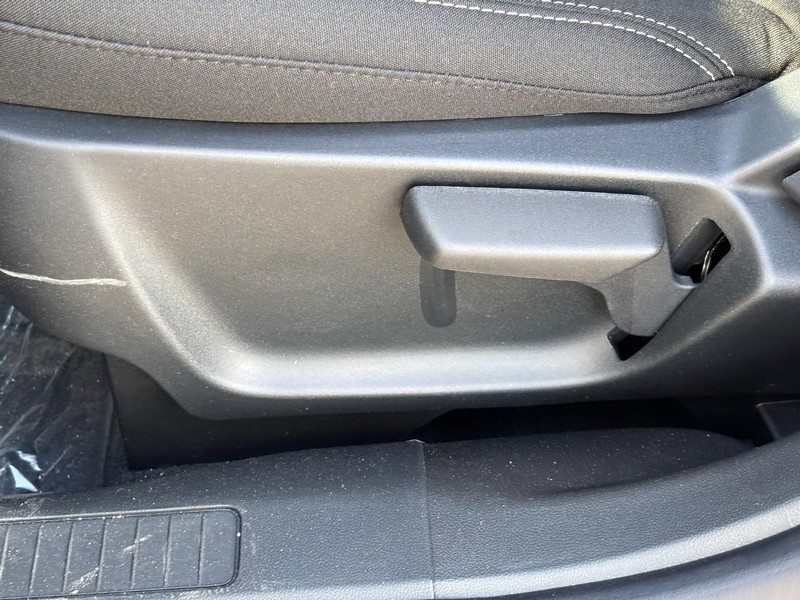 Ford Escape Vehicle Full-screen Gallery Image 17