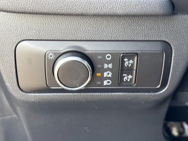 Ford Escape Vehicle Full-screen Gallery Image 19