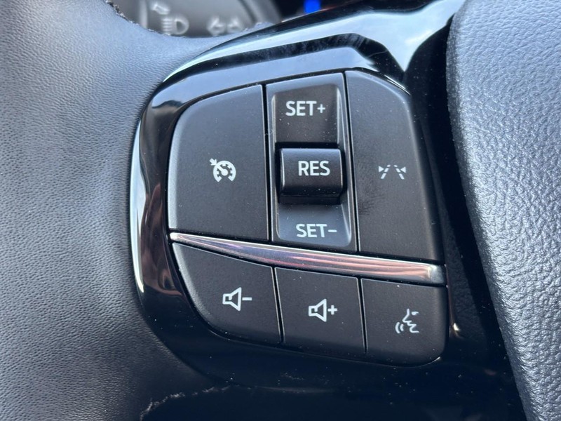 Ford Escape Vehicle Full-screen Gallery Image 20