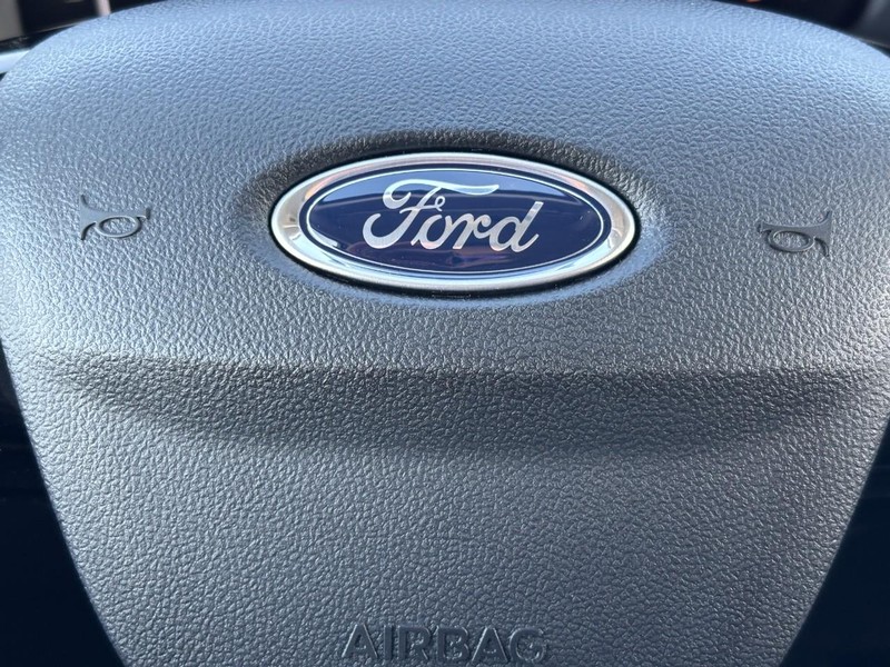 Ford Escape Vehicle Full-screen Gallery Image 21