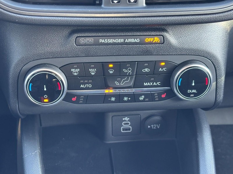 Ford Escape Vehicle Full-screen Gallery Image 26